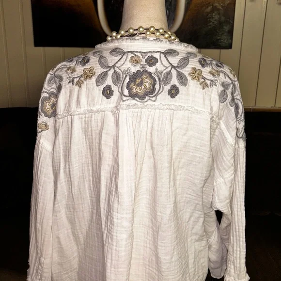 Johnny Was ~ Small ~ White W/Silver & Gray Floral Embroidery Triple Tassel Top - Picture 13 of 16